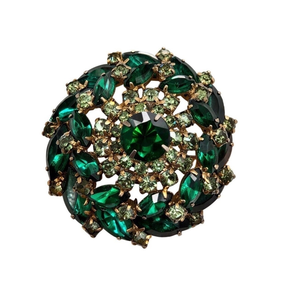 Vintage Green Rhinestone Tiered Brooch Emerald Peridot Gold Tone Wreath Pin 2"